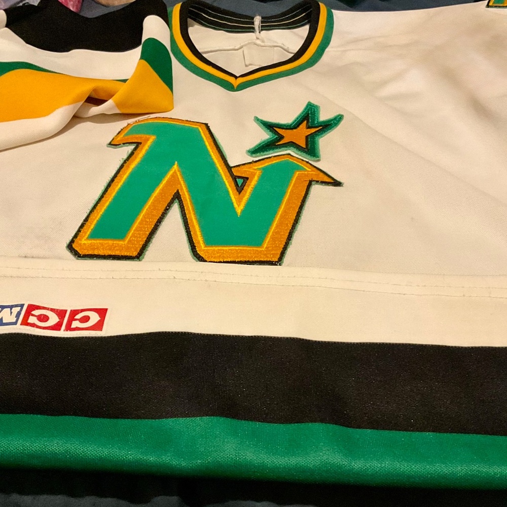 CCM BRAND MINESSOTA NORTH STARS HOCKEY JERSEY 1990 VINTAGE SIZE 48in chest - Picture 5 of 12